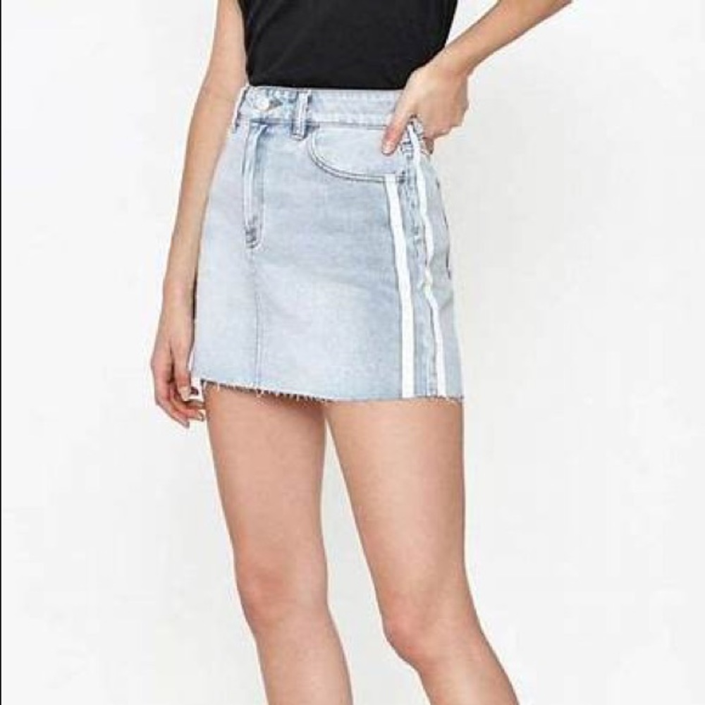 Mini skirt white stripe on the side